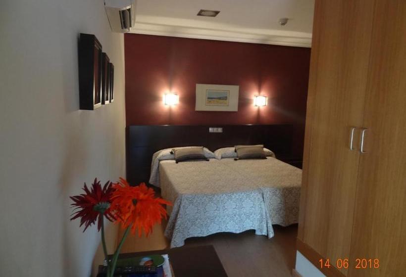 פנסיון Hostal El Lechuguero