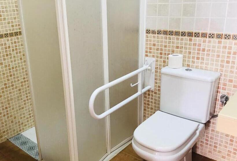 پانسیون Hostal La Tarayuela