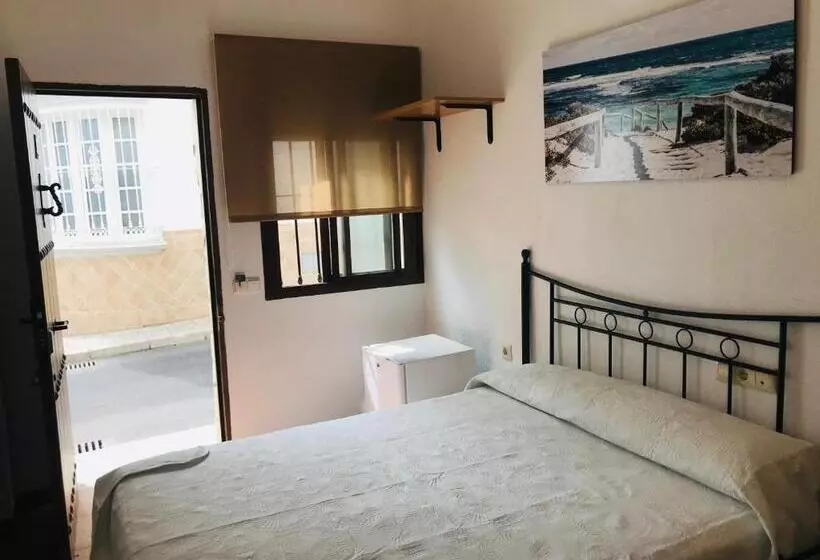 پانسیون Hostal La Tarayuela