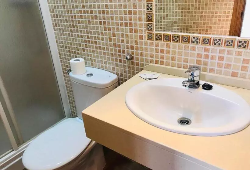 پانسیون Hostal La Tarayuela