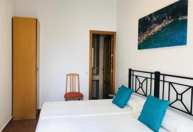 پانسیون Hostal La Tarayuela