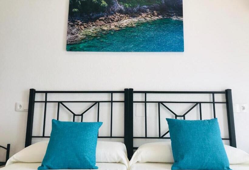 پانسیون Hostal La Tarayuela