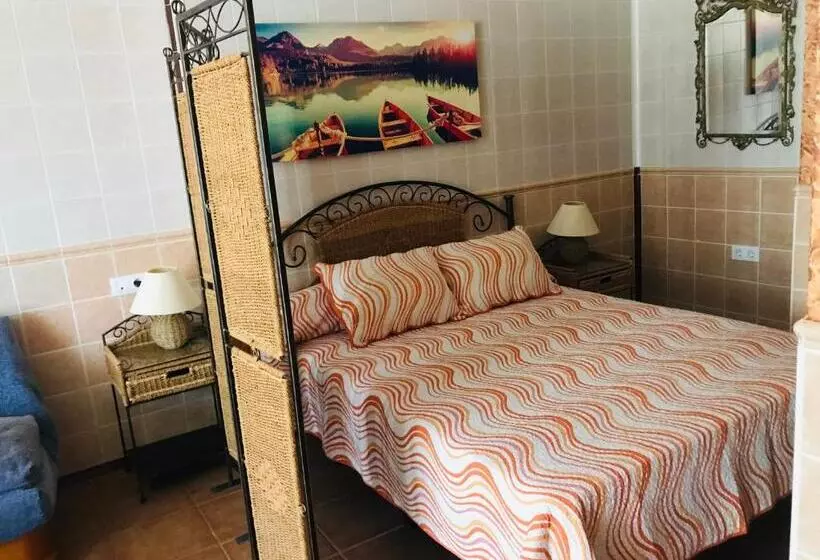 پانسیون Hostal La Tarayuela