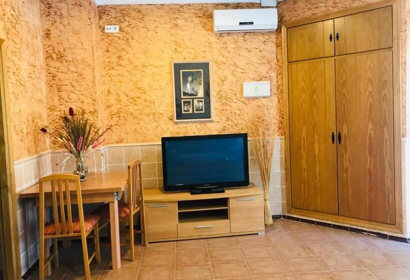 پانسیون Hostal La Tarayuela