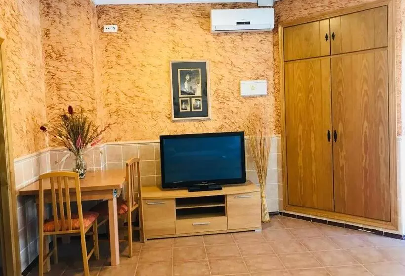 پانسیون Hostal La Tarayuela