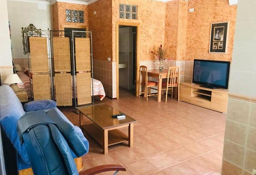 پانسیون Hostal La Tarayuela