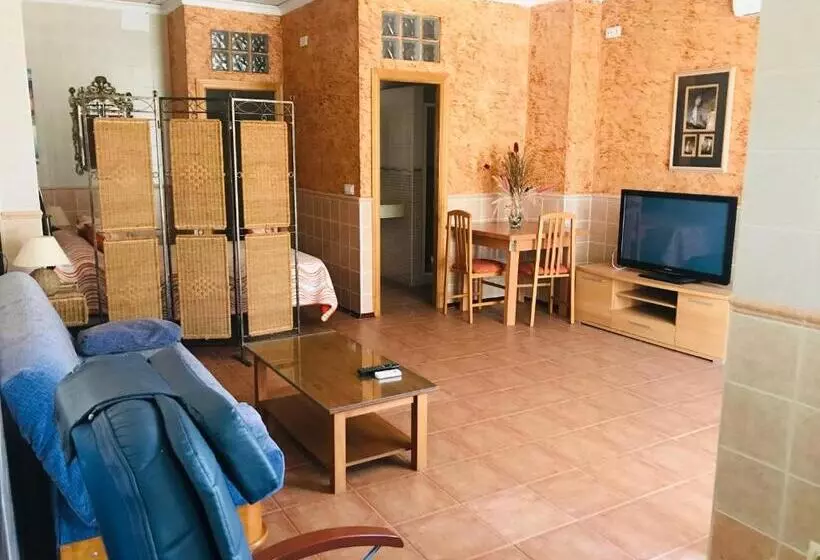 پانسیون Hostal La Tarayuela