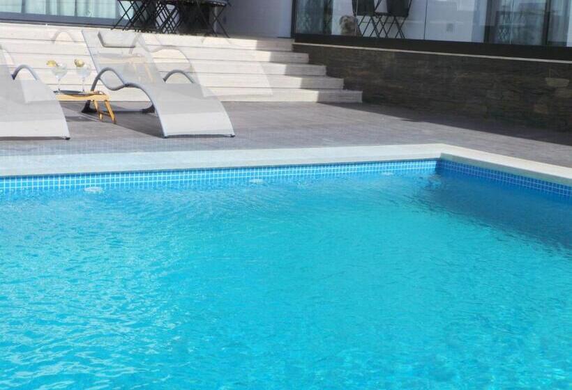 هاستل Dh Country House