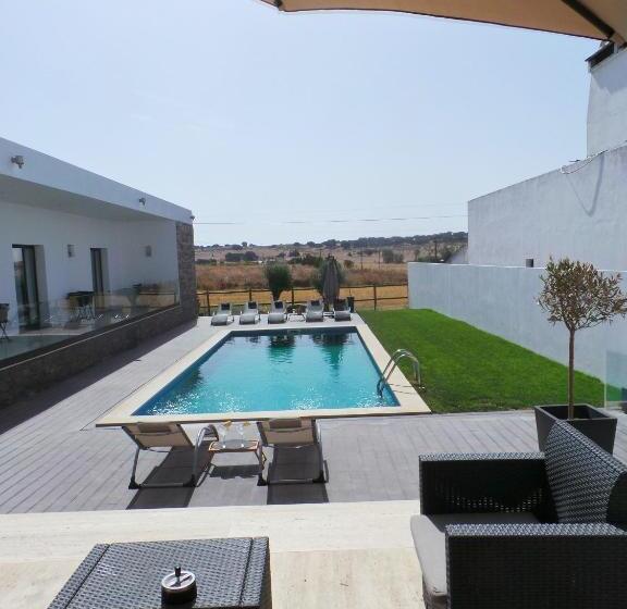 هاستل Dh Country House