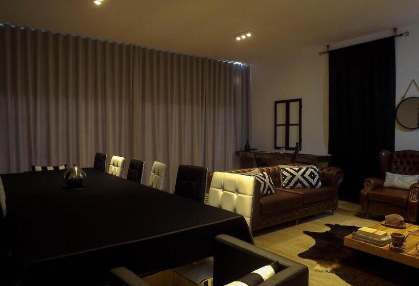 هاستل Dh Country House