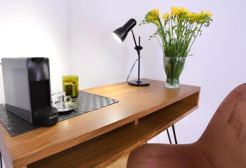 Palazzina B Contemporary Studio