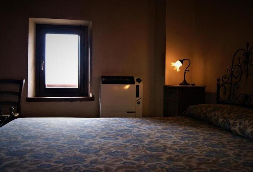 בית מלון כפרי Agriturismo Monterone