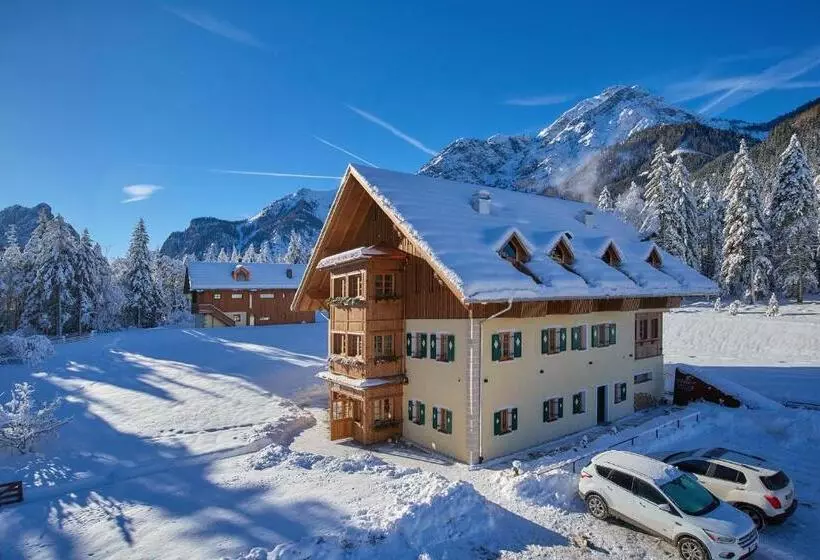 هتل Natura Boutique Chalet Wellness Spa