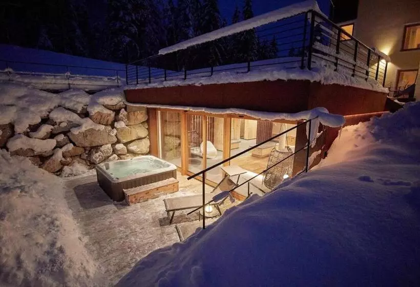 هتل Natura Boutique Chalet Wellness Spa