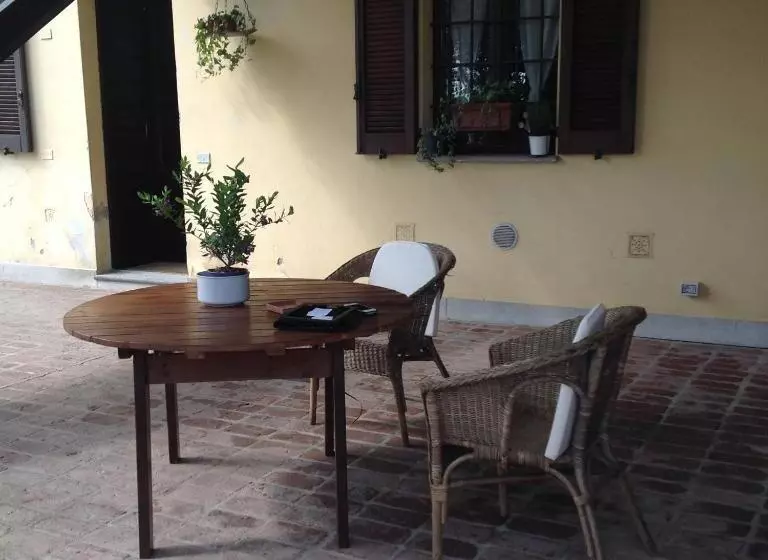 هتل Agriturismo La Morosina
