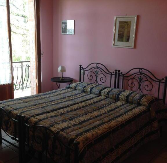 Hotelli Agriturismo Azienda Agricola La Roccaia