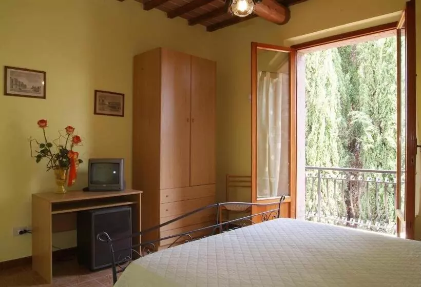 Hotelli Agriturismo Azienda Agricola La Roccaia