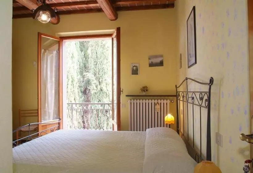 Hotelli Agriturismo Azienda Agricola La Roccaia