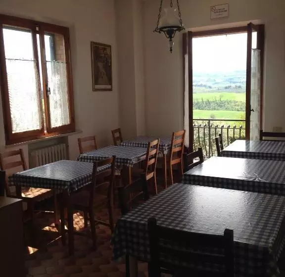 Hotelli Agriturismo Azienda Agricola La Roccaia