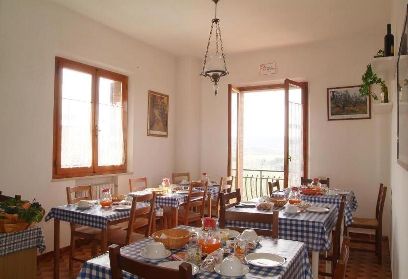 Hotelli Agriturismo Azienda Agricola La Roccaia