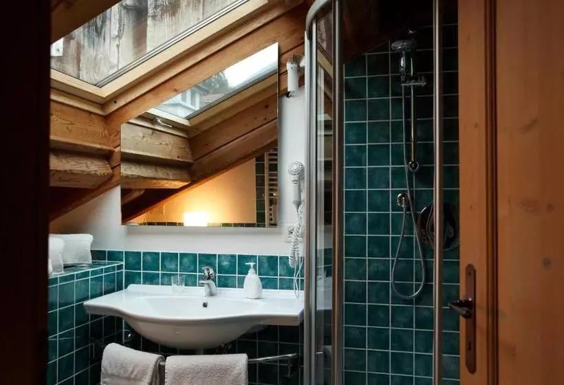 ペンション Dormì & Disnà