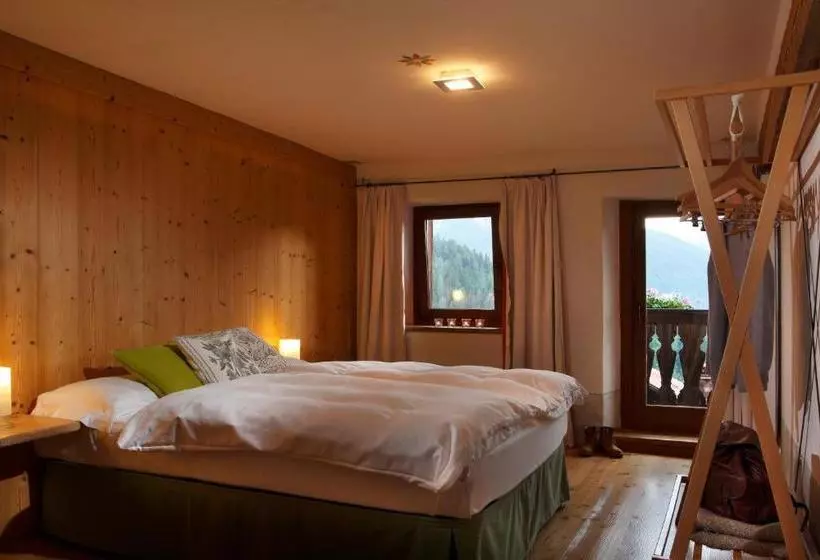 ペンション Dormì & Disnà