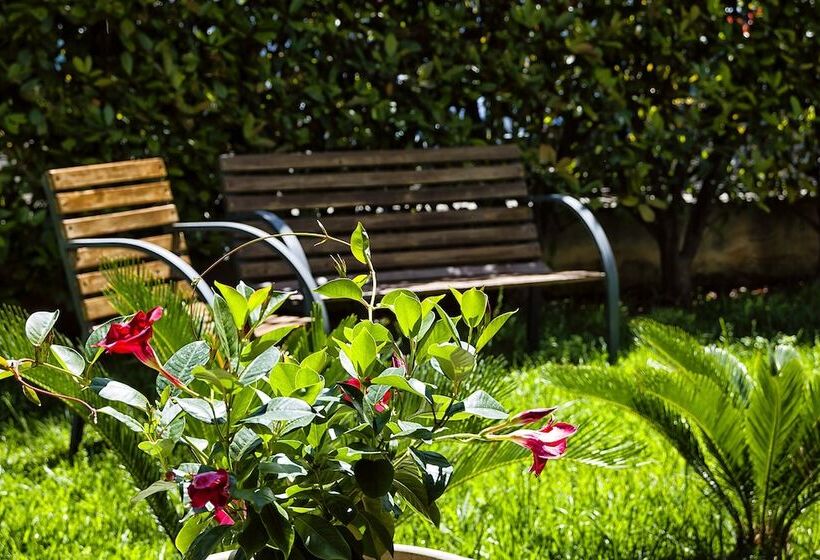 پانسیون Il Giardino Di Flora   Piscina & Jacuzzi