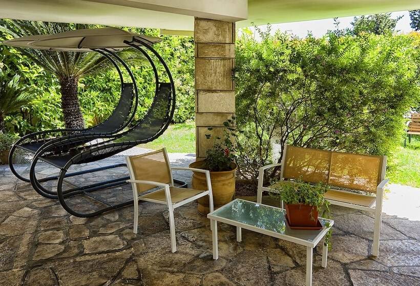 پانسیون Il Giardino Di Flora   Piscina & Jacuzzi