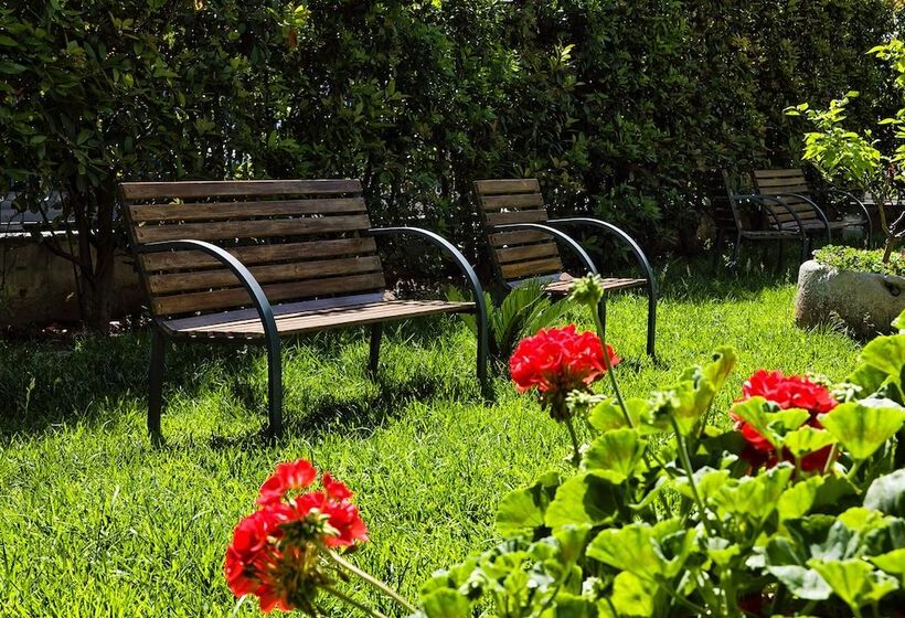 پانسیون Il Giardino Di Flora   Piscina & Jacuzzi