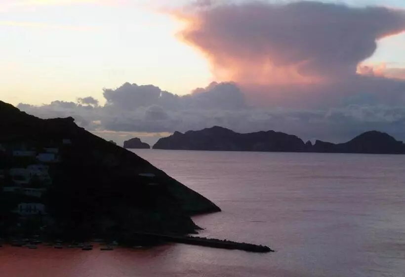 L'incanto Di Cala Feola