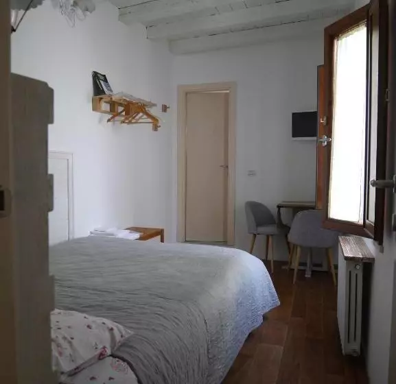 ペンション 4 Camere A Trani