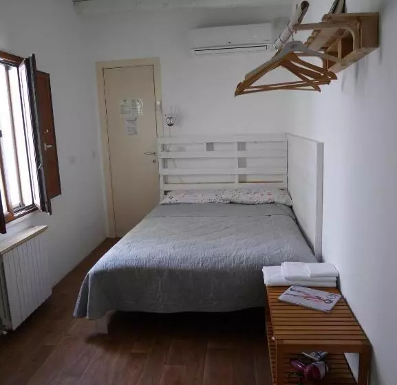 ペンション 4 Camere A Trani