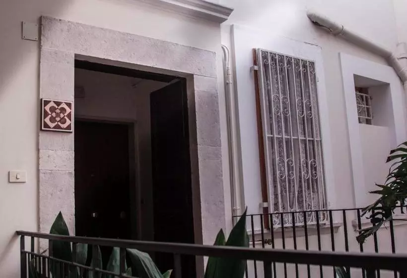 ペンション 4 Camere A Trani