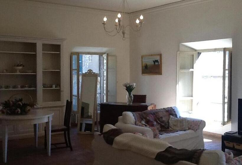 Pension (Hôtel basse catégorie) Clockwise