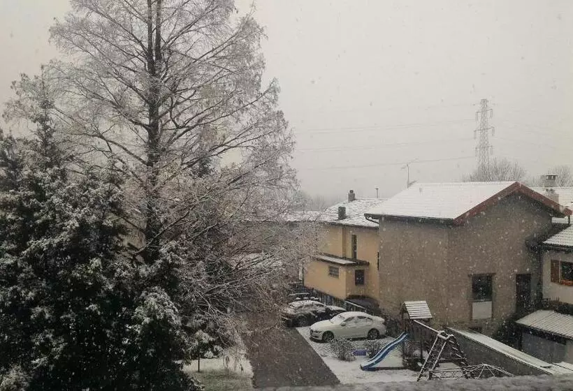 Majatalo Affittacamere Valchiavenna Foresteria In Tranquilla Villa Signorile Con Comodo Parcheggio Privato