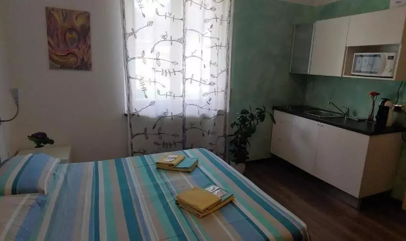 Majatalo Affittacamere Valchiavenna Foresteria In Tranquilla Villa Signorile Con Comodo Parcheggio Privato