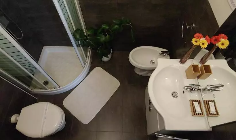 Majatalo Affittacamere Valchiavenna Foresteria In Tranquilla Villa Signorile Con Comodo Parcheggio Privato