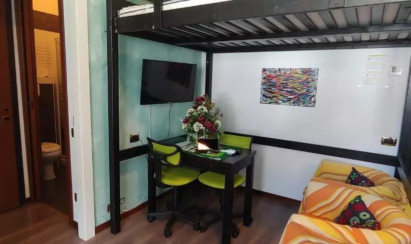 Majatalo Affittacamere Valchiavenna Foresteria In Tranquilla Villa Signorile Con Comodo Parcheggio Privato