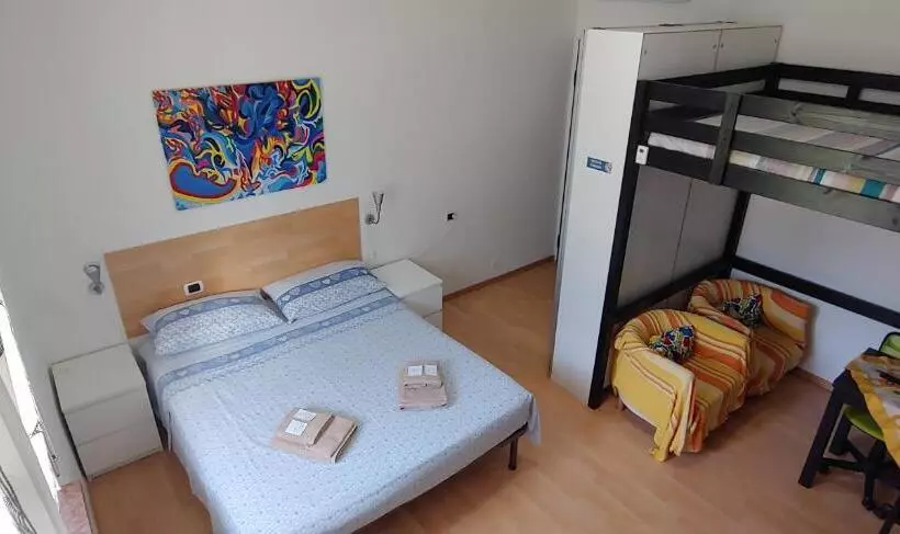 Majatalo Affittacamere Valchiavenna Foresteria In Tranquilla Villa Signorile Con Comodo Parcheggio Privato