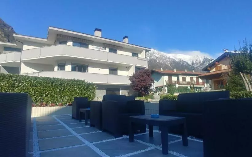 Majatalo Affittacamere Valchiavenna Foresteria In Tranquilla Villa Signorile Con Comodo Parcheggio Privato