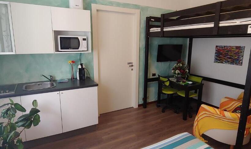 פנסיון Affittacamere Valchiavenna Foresteria In Tranquilla Villa Signorile Con Comodo Parcheggio Privato