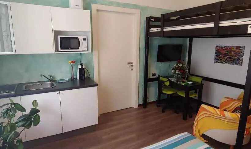 Majatalo Affittacamere Valchiavenna Foresteria In Tranquilla Villa Signorile Con Comodo Parcheggio Privato