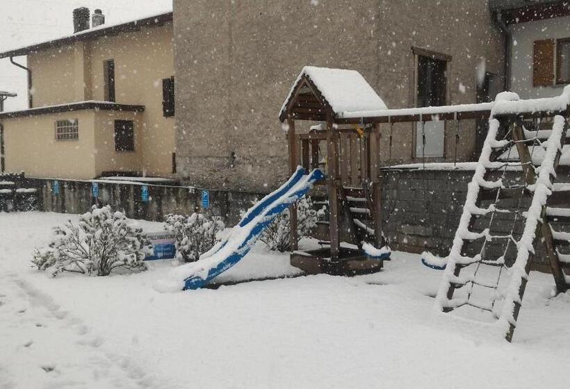 פנסיון Affittacamere Valchiavenna Foresteria In Tranquilla Villa Signorile Con Comodo Parcheggio Privato