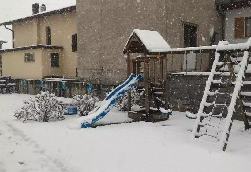 Majatalo Affittacamere Valchiavenna Foresteria In Tranquilla Villa Signorile Con Comodo Parcheggio Privato