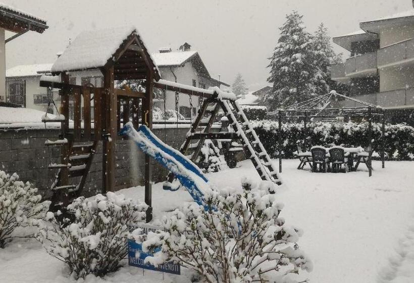 פנסיון Affittacamere Valchiavenna Foresteria In Tranquilla Villa Signorile Con Comodo Parcheggio Privato