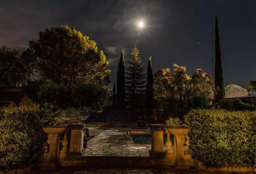 پانسیون The Rhone Retreat