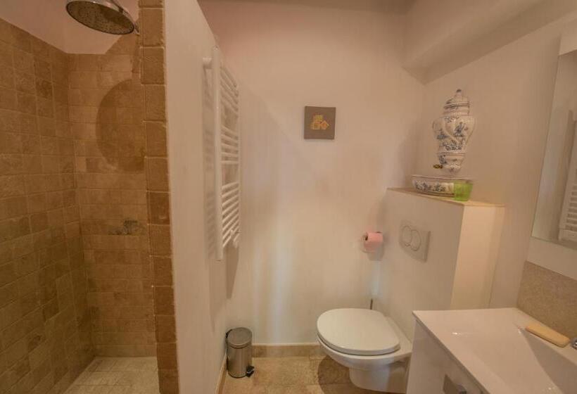 膳宿费 La Treille Et L'impasse