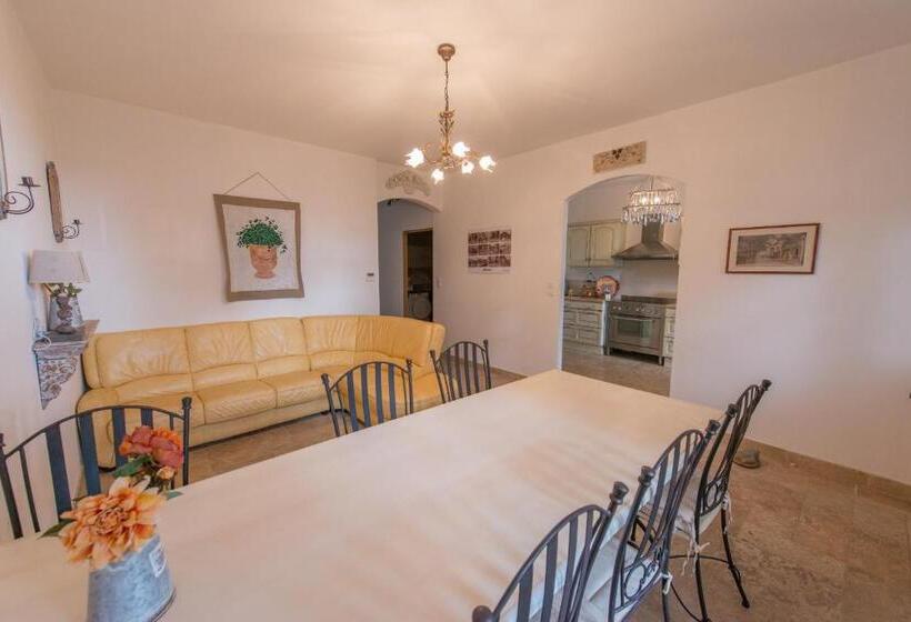 膳宿费 La Treille Et L'impasse