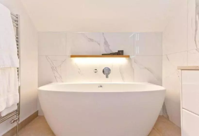 Retkeilymaja Pentonbridge Inn   Restaurant With Rooms