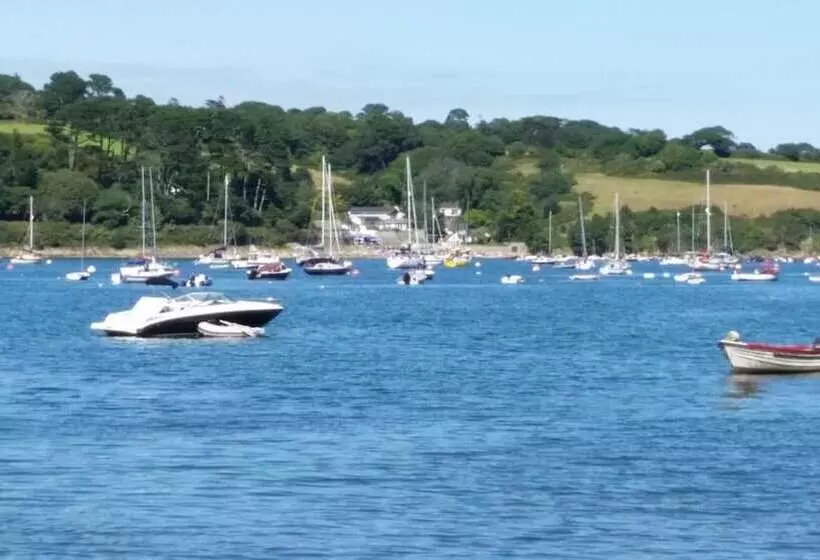 Majatalo Mandeley Guest House